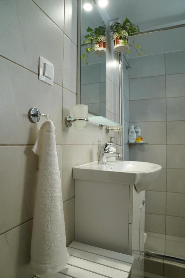 Athens Central Apartment 2 Mins To Metro Exterior photo